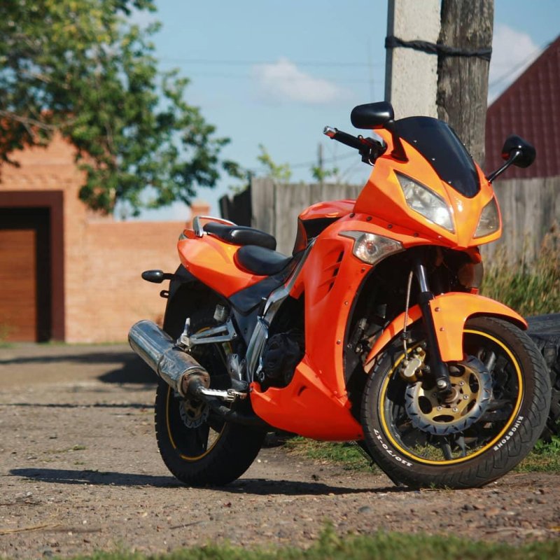 Оранжевый MV Agusta
