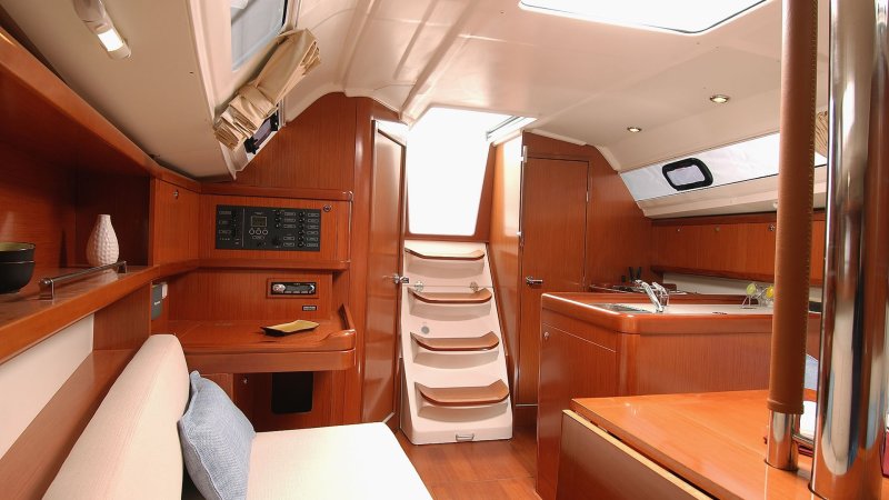 Beneteau oceanis интерьер