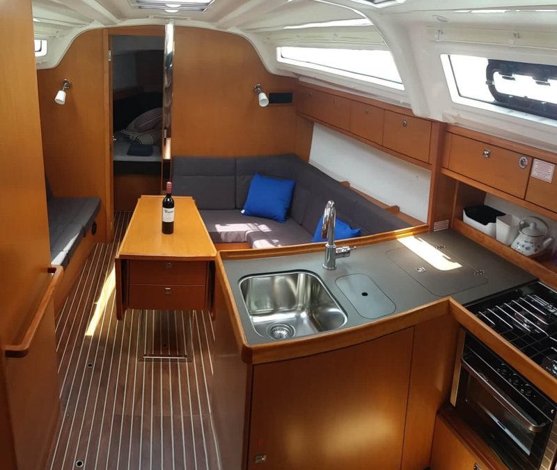 Bavaria 37