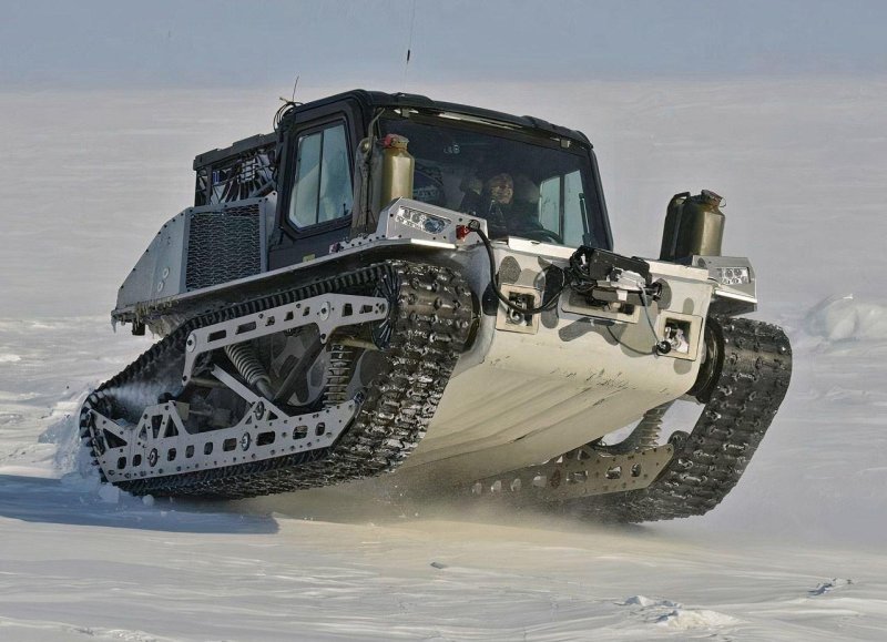 Гусеничный вездеход амфибия Polaris Rampage.