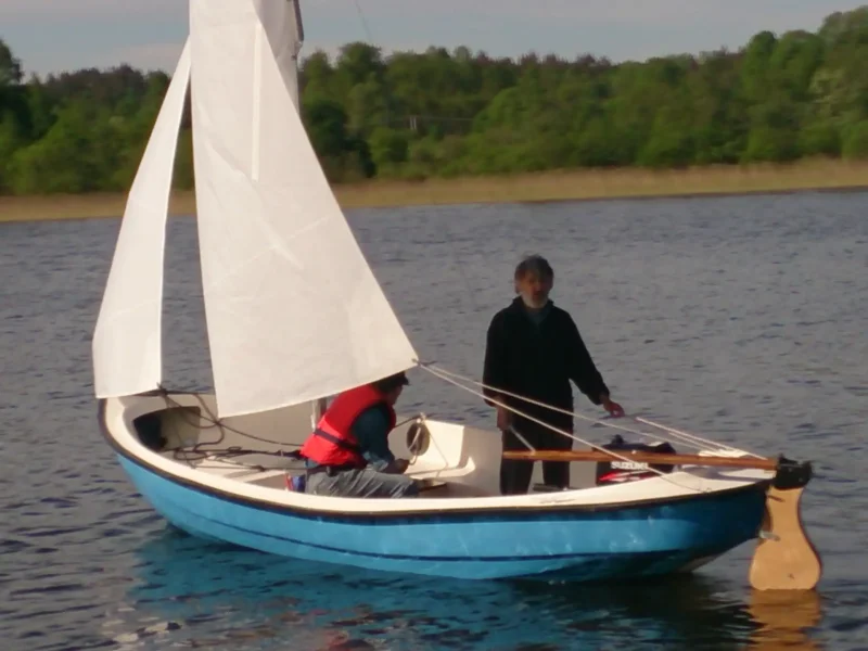 Деревянная лодка skiffboat
