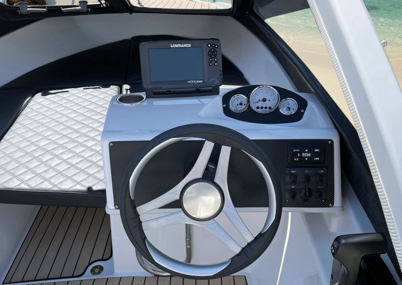 Катер Phoenix 530ht