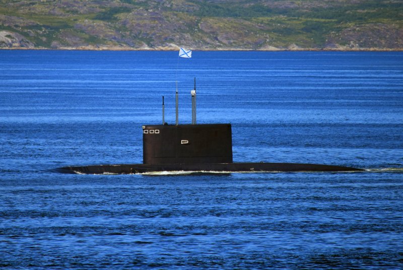 Дизель-электрическая подводная лодка вид сбоку