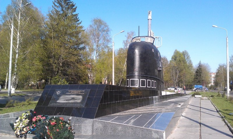 Памятник первопроходцам атомного подводного флота Обнинск