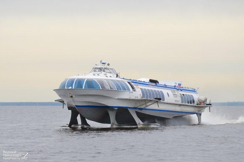 Метеор корабль на подводных крыльях