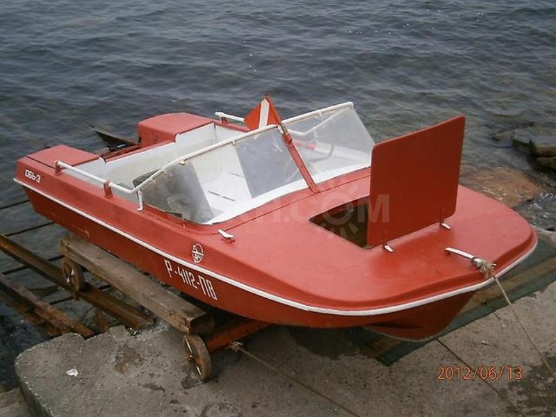 Лодка Обь м красная