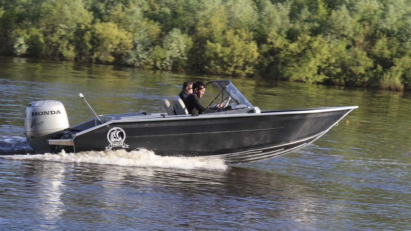 Алюминиевая моторная лодка «Триера 390»