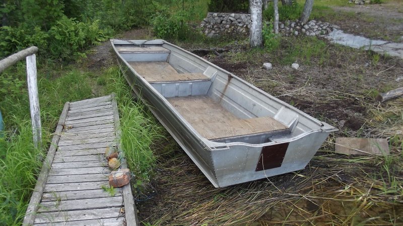 Лодка деревянная