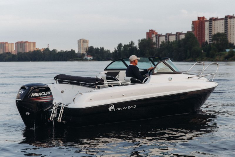 Катер Phoenix 560 каюта