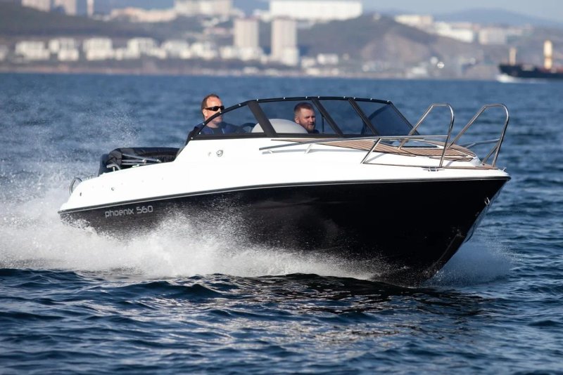 Катер Phoenix 560 каюта