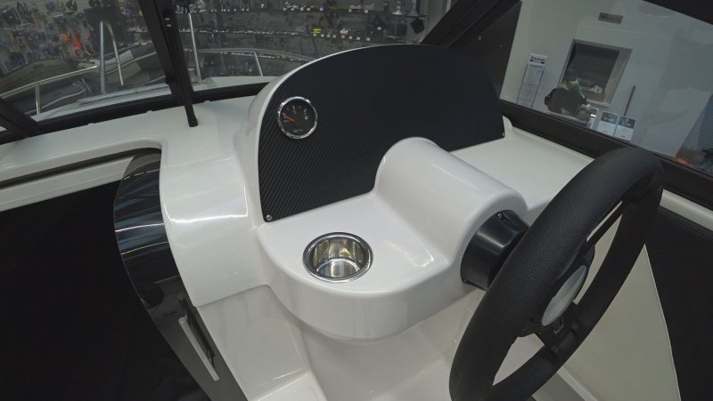 Катер Phoenix 560 каюта
