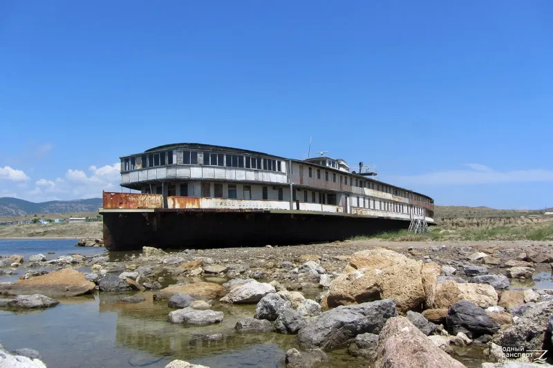 Речная баржа сухогруз