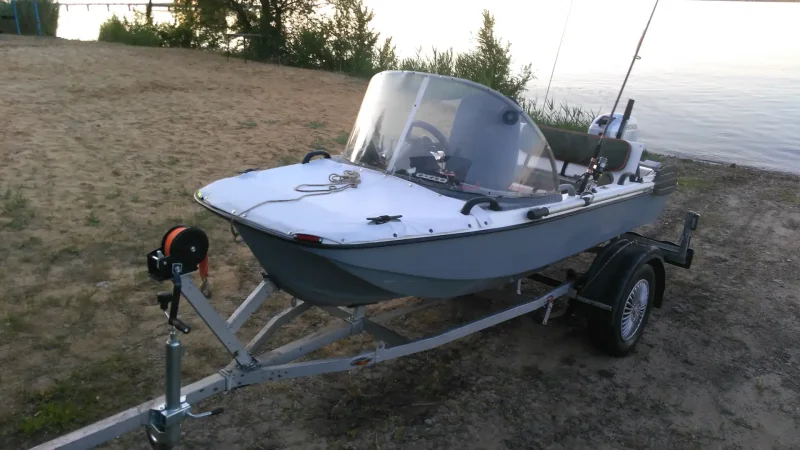 Лодка Антал Кайман 300