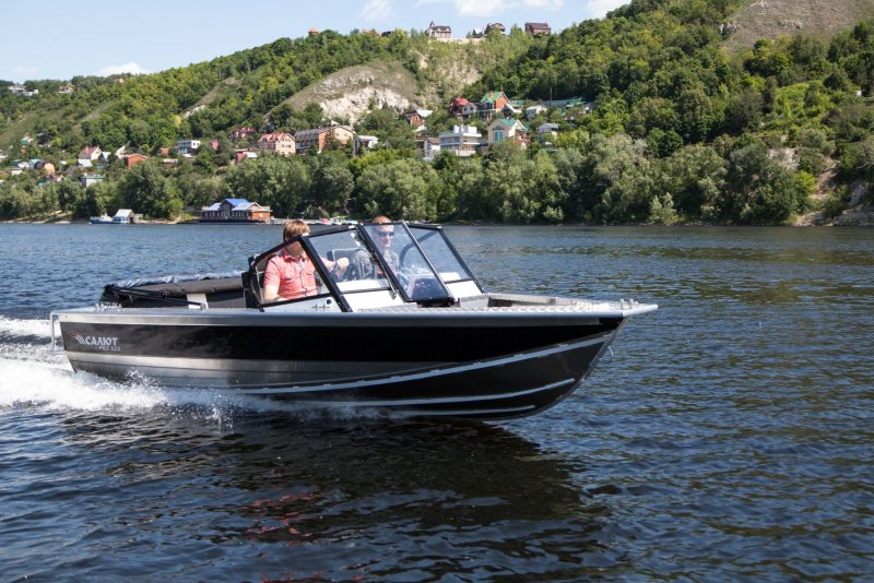 Лодка салют 570
