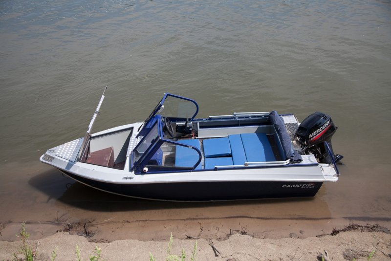 Катер салют-525 Navigator