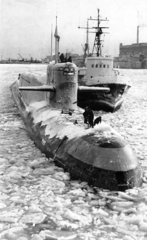 Атомная подводная лодка Москва река