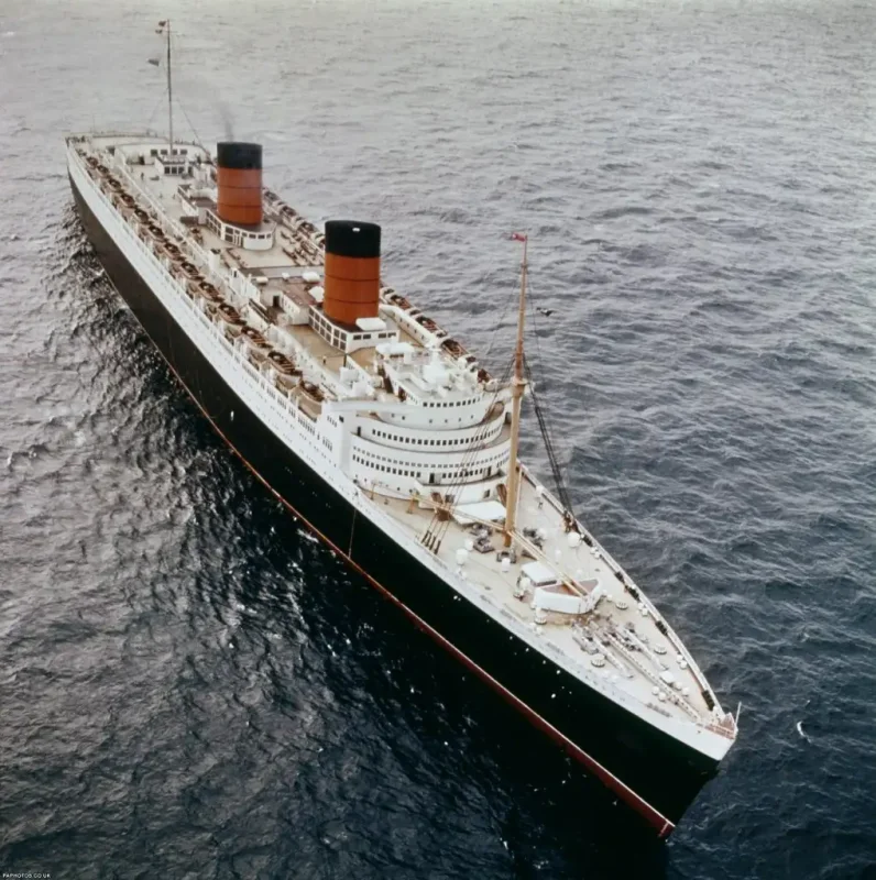 RMS Queen Elizabeth корабль