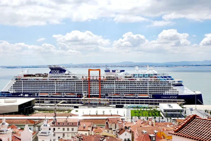 Крупнейший круизный лайнер Queen Mary 2