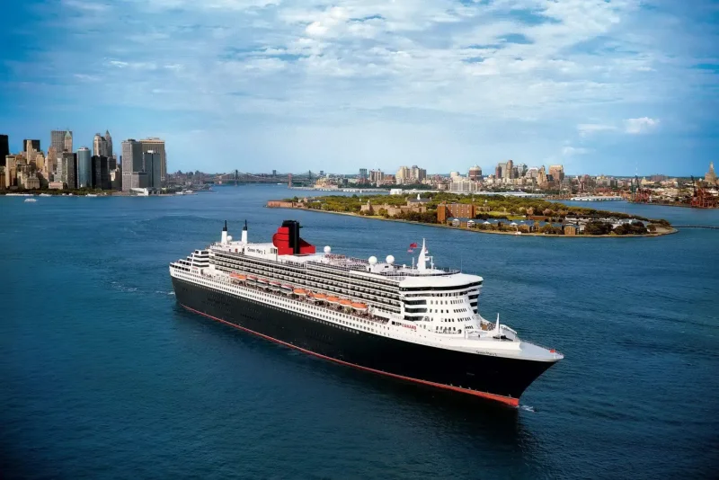 Океанский лайнер Queen Mary 2