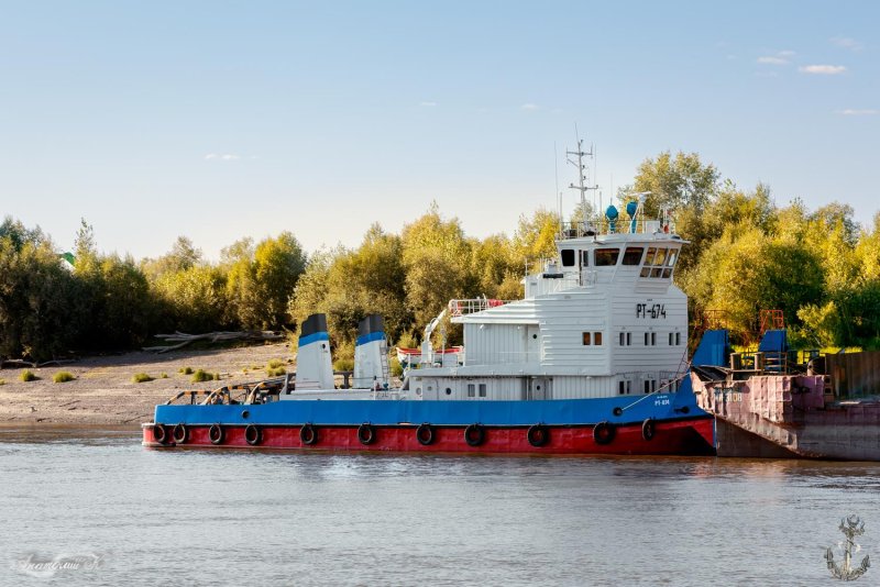 Теплоход буксир толкач РТ-600