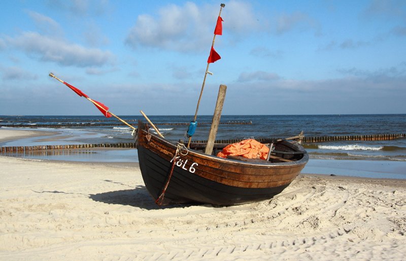 Лодка в море