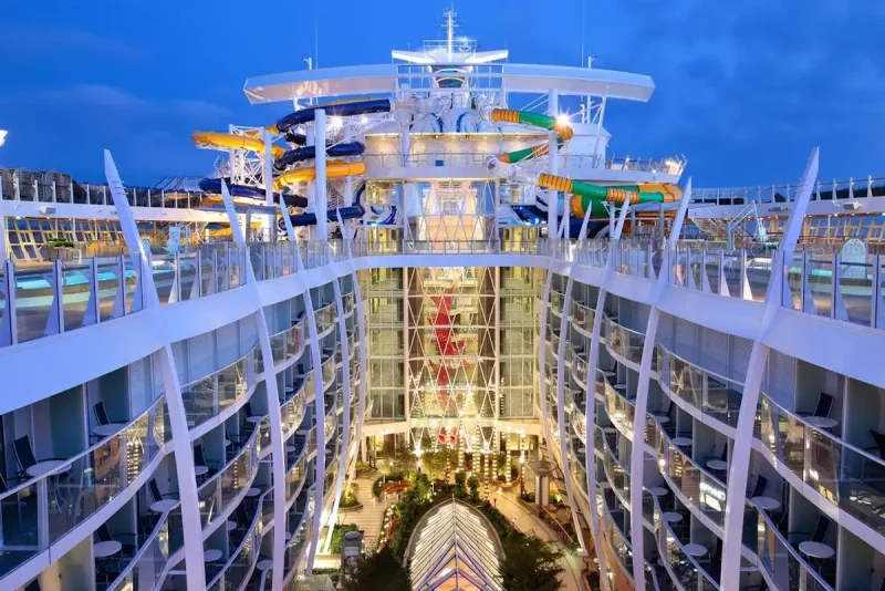 Лайнер «Symphony of the Seas» (симфония морей)