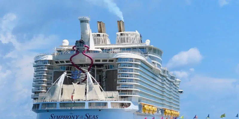 Лайнер «Symphony of the Seas» (симфония морей)