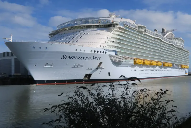 Самый большой корабль в мире Symphony of the Seas