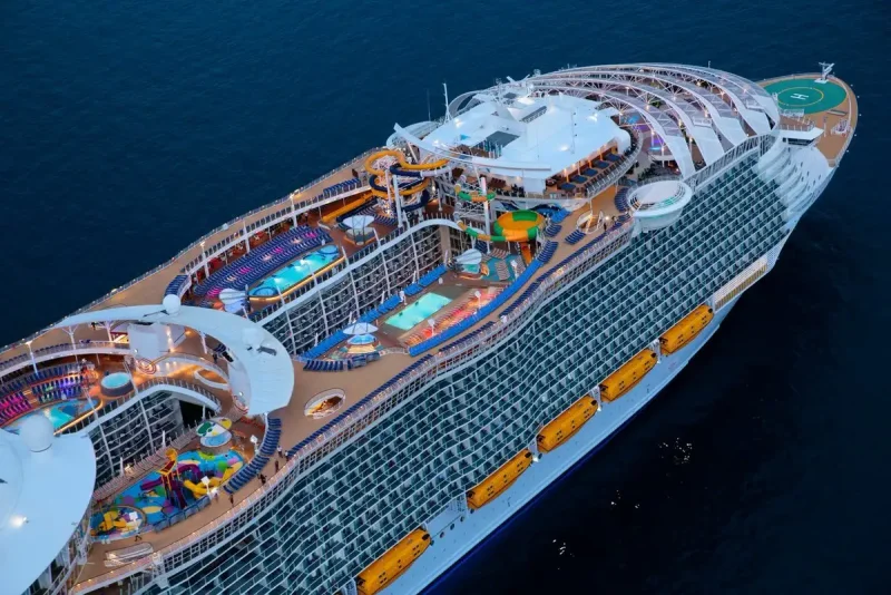 Лайнер «Symphony of the Seas» (симфония морей)