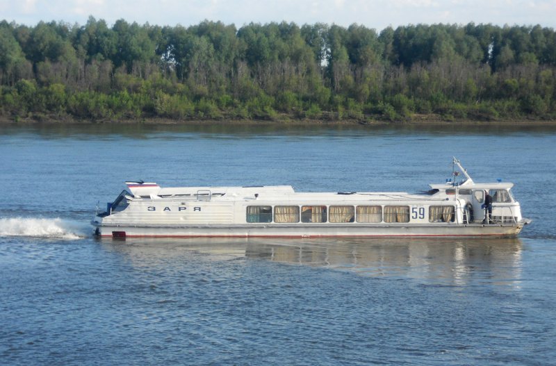 Теплоход Заря 946