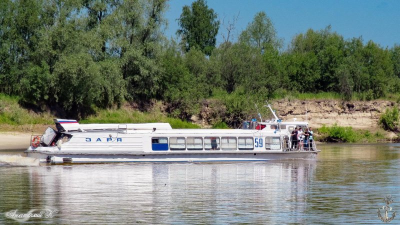 Теплоход Заря Великий Устюг
