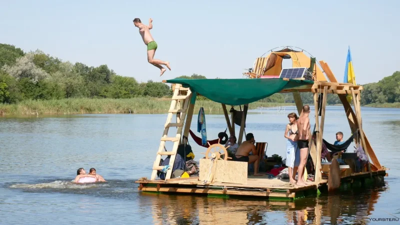 База отдыха плот