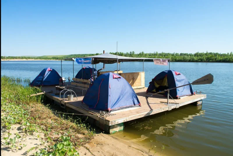 Огромный плот