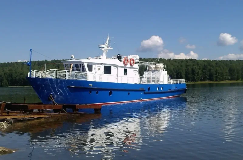 Речной катер Ярославец