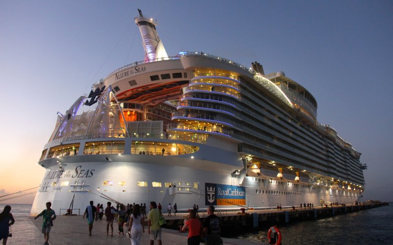 Oasis of the Seas и Титаник