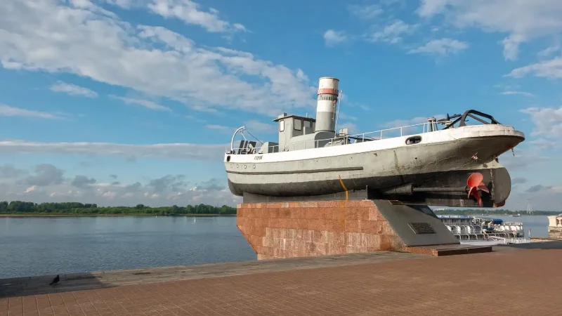 Нижневолжская набережная Нижний Новгород катер герой
