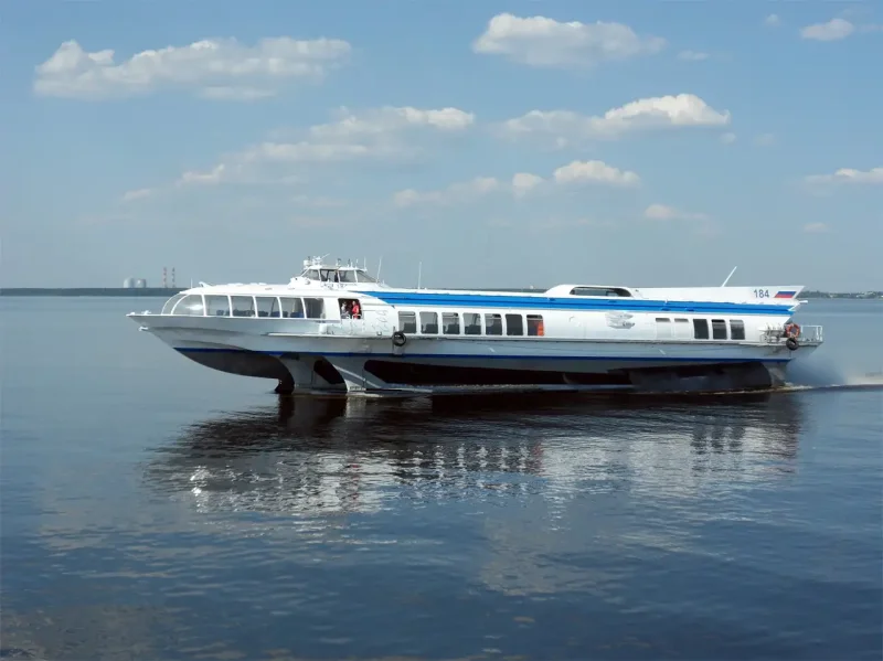 Теплоход Метеор Омск