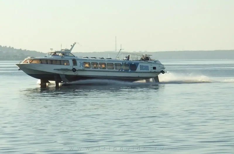 Метеор корабль на подводных крыльях