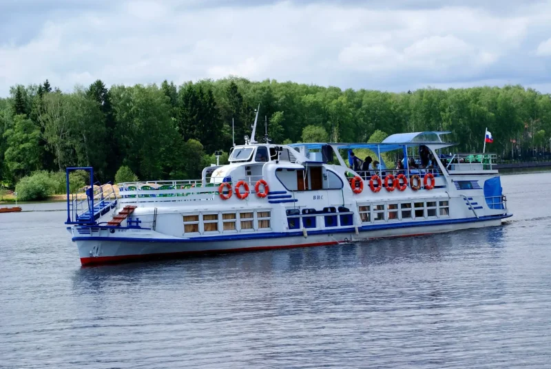 Морское прогулочное судно