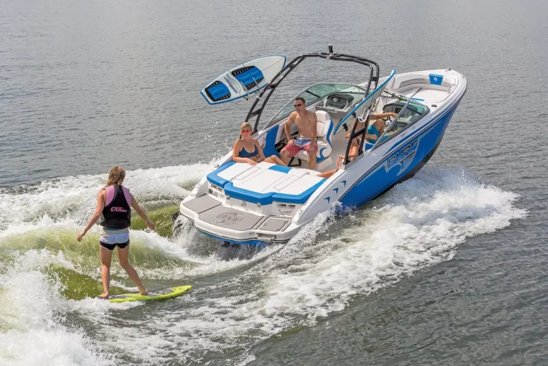 Chaparral 28 Surf