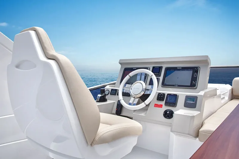 Azimut Yachts приборная панель флайбриджа