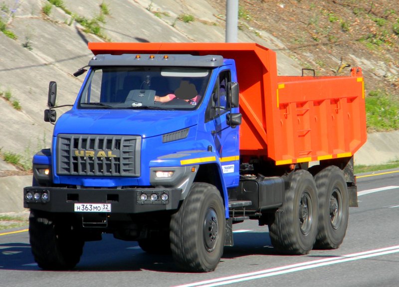 Урал 5557 самосвал