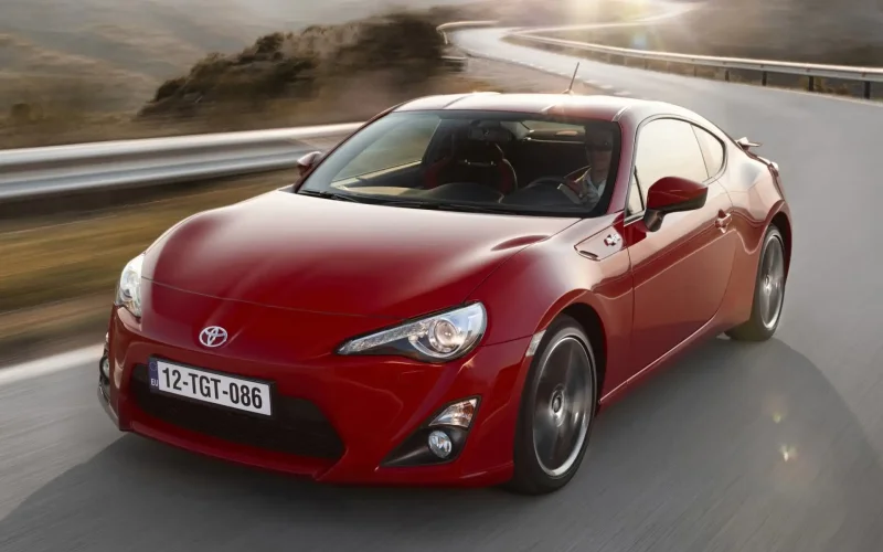 Toyota gt86 красная
