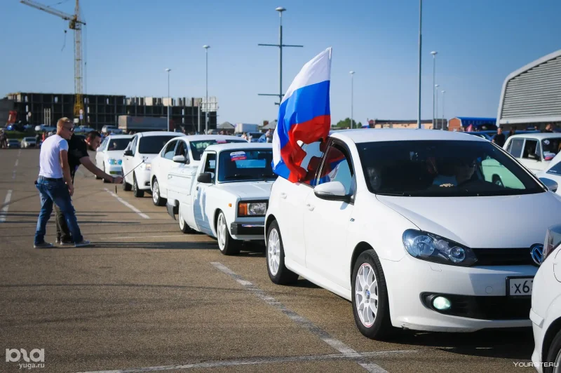 Триколор из автомобилей
