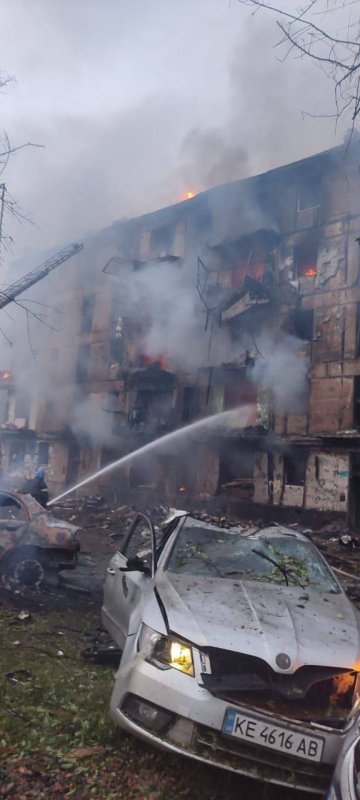 Взрыв машины на заднем плане