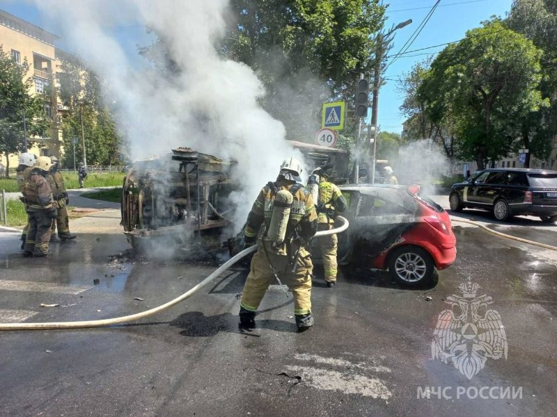 Горящий автомобиль