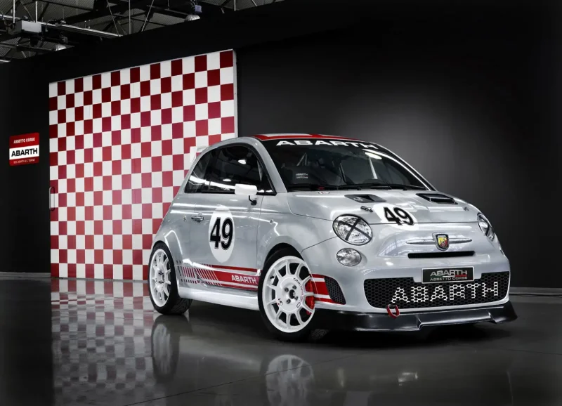 Машина Fiat 500 Abarth