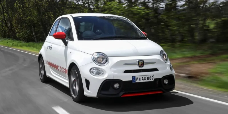 Fiat 500 Abarth белый фон