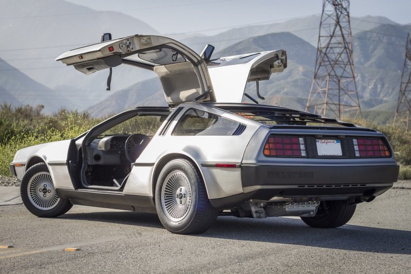 DELOREAN DMC-12