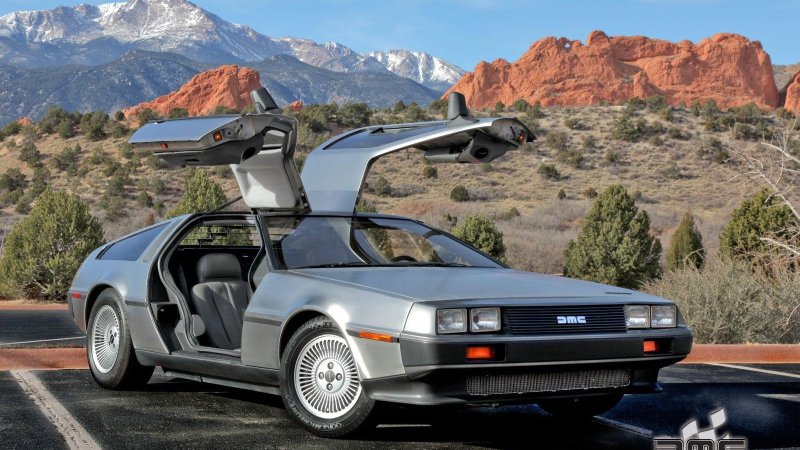 DELOREAN DMC-12